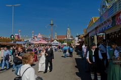 Wiesenbummel ganz in weiss