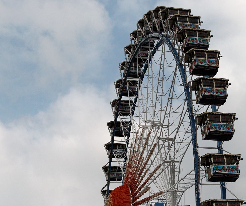 Wiesn 2009 - Das Riesenrad steht (noch) - Teil 2