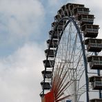 Wiesn 2009 - Das Riesenrad steht (noch) - Teil 2