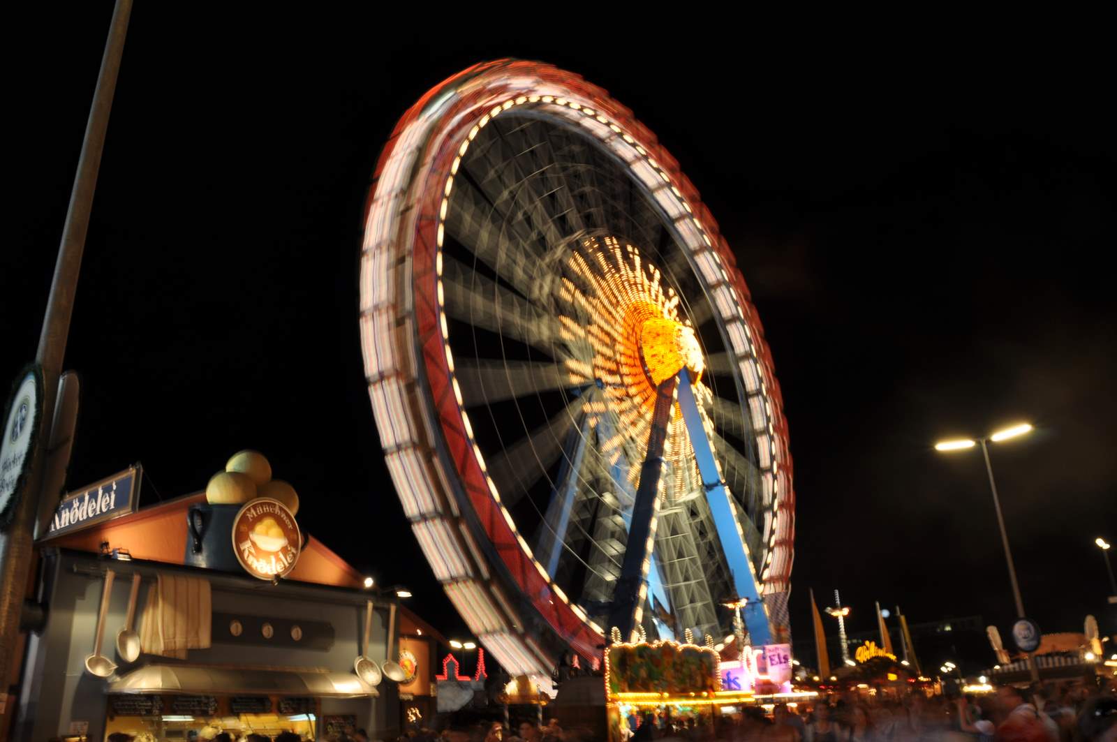 Wiesn bei Nacht 01