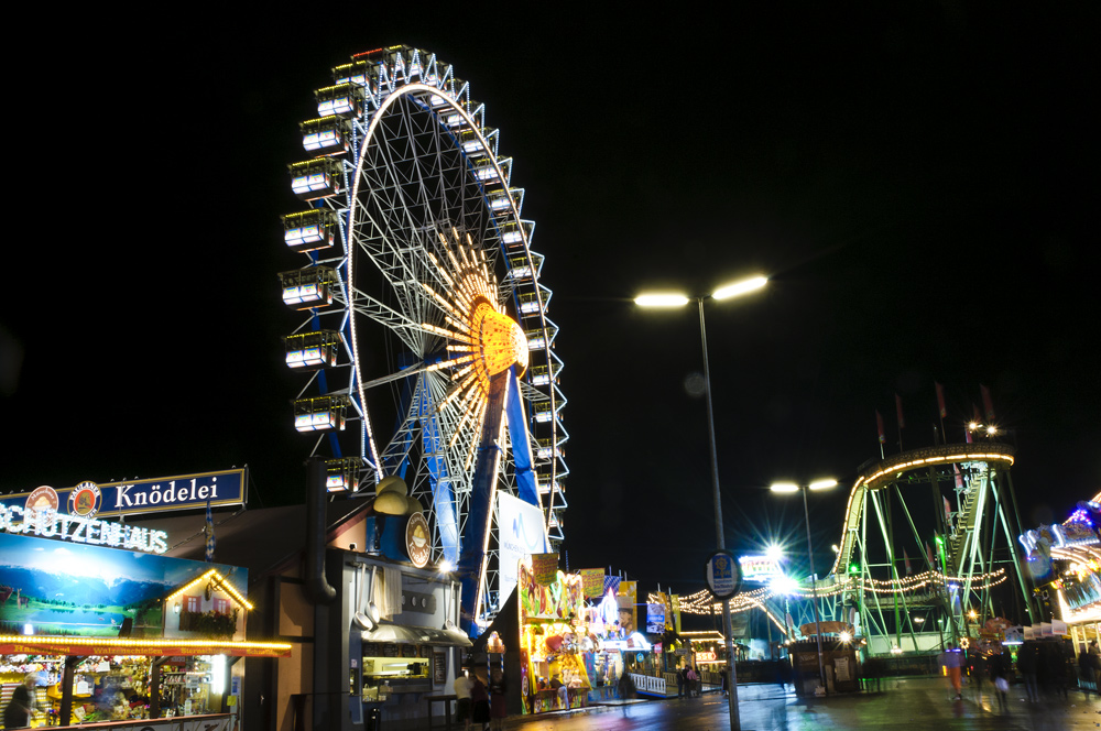 Wiesn bei Nacht