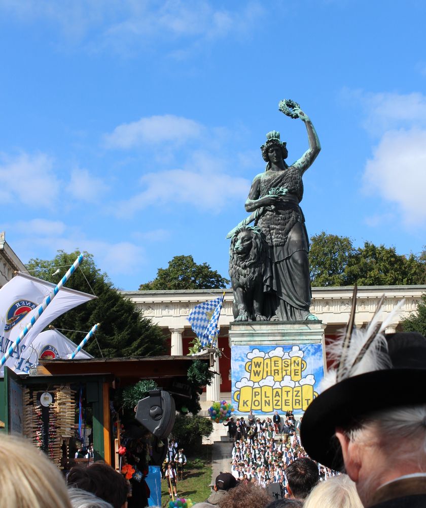 WIESN  WIRTE  PLATZ  KONZERT