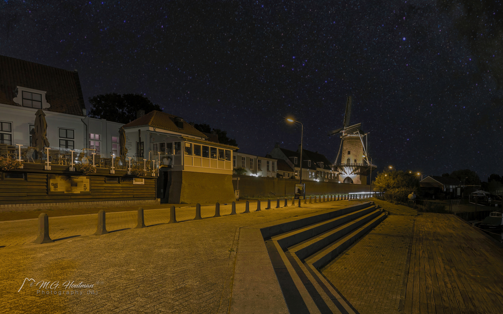 Wijk bij Duurstede at night