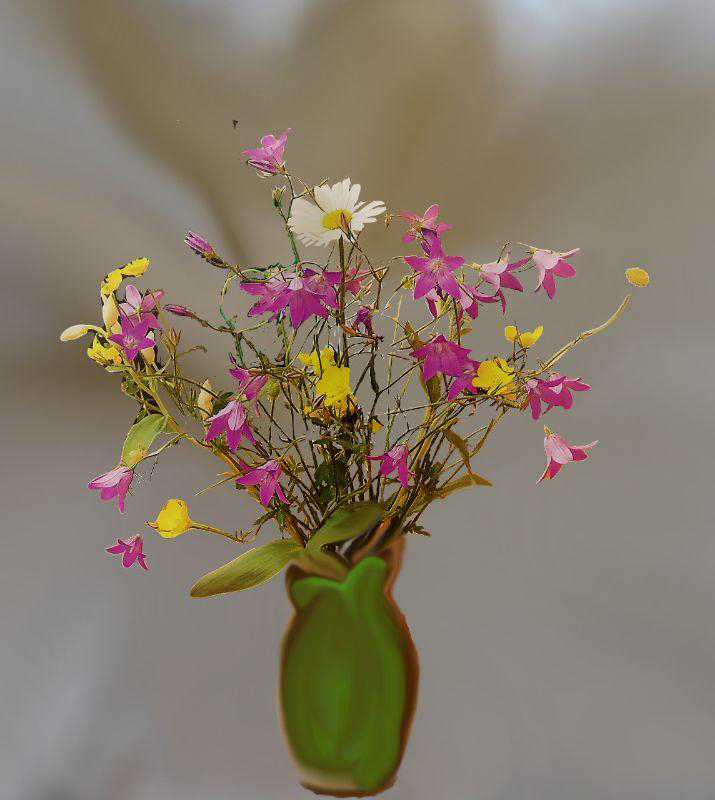 Wildblumen-Strauss mit gemalter Vase