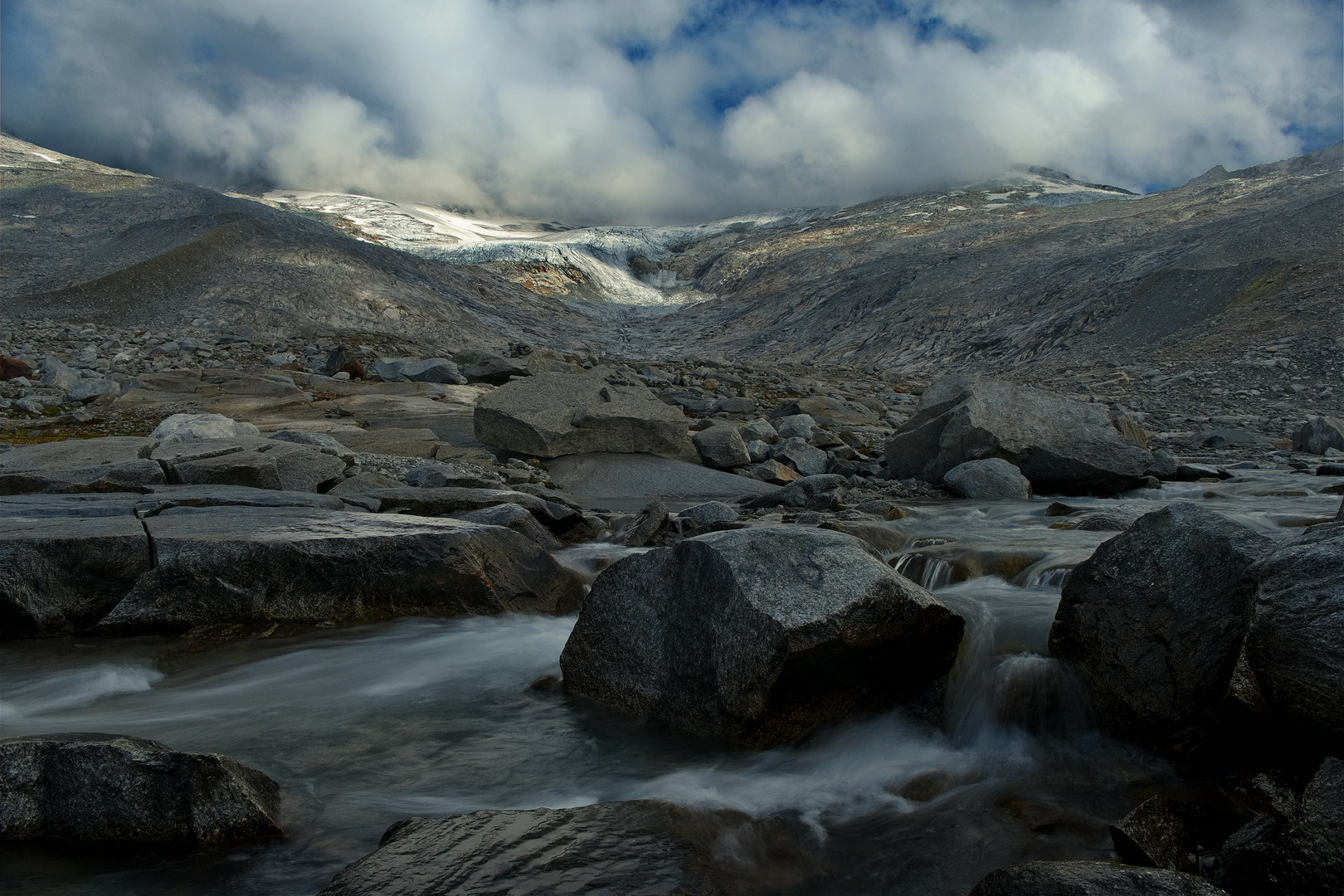 Wilde karge Landschaft