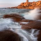 Wilde See bei Sonnenuntergang in der Bretagne