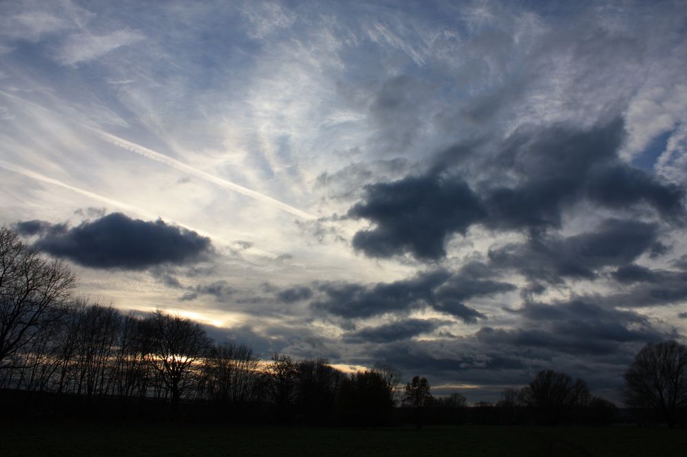 wilde Wolkenformationen am Himmel