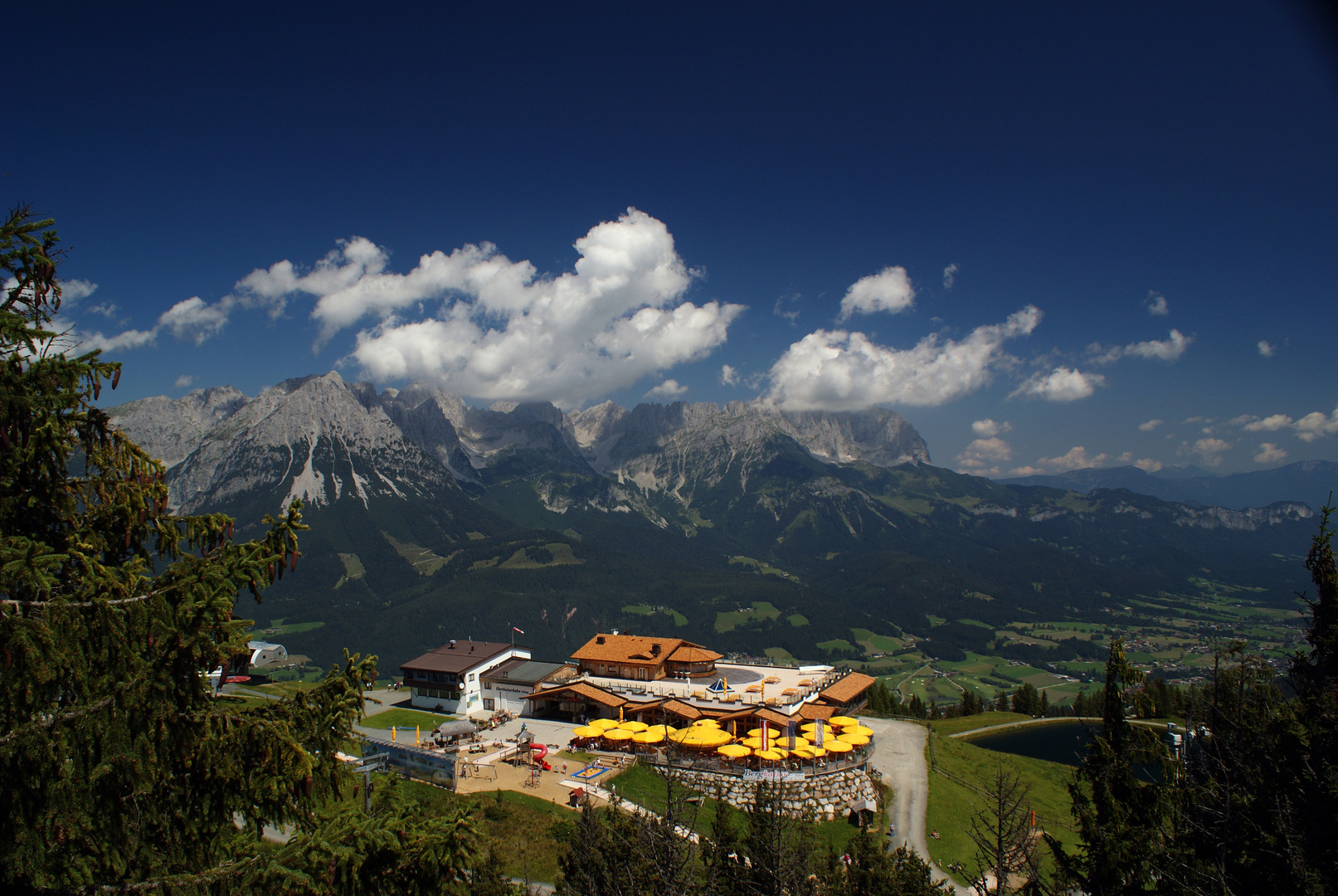 Wilder Kaiser mit Bergstation Hartkaiserbahn