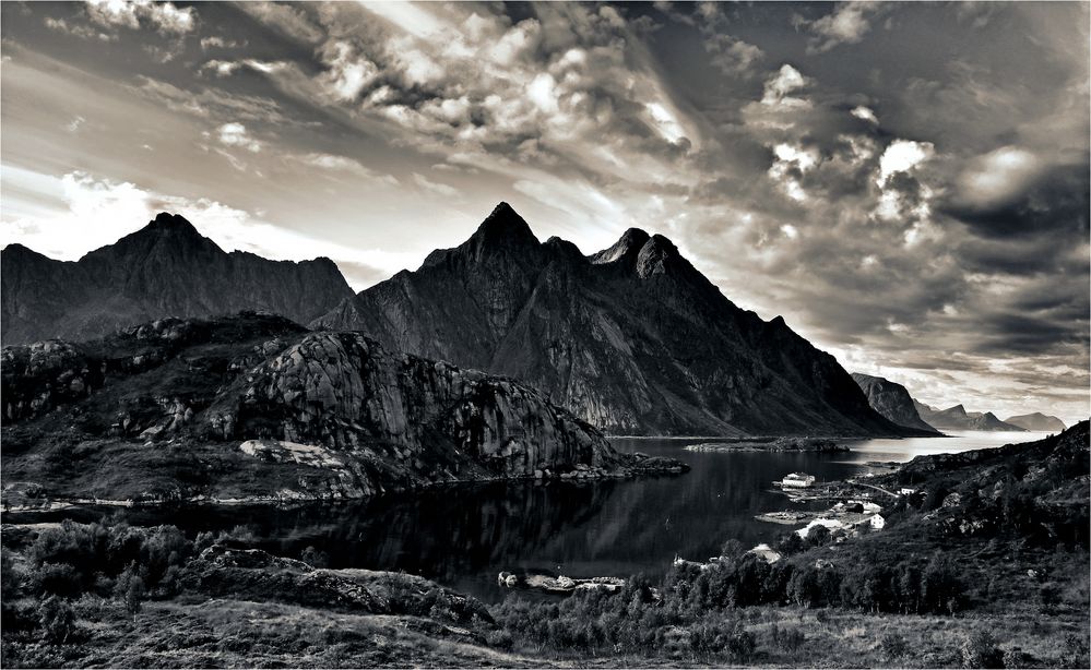 WILDES GEBIRGE IM NORDMEER