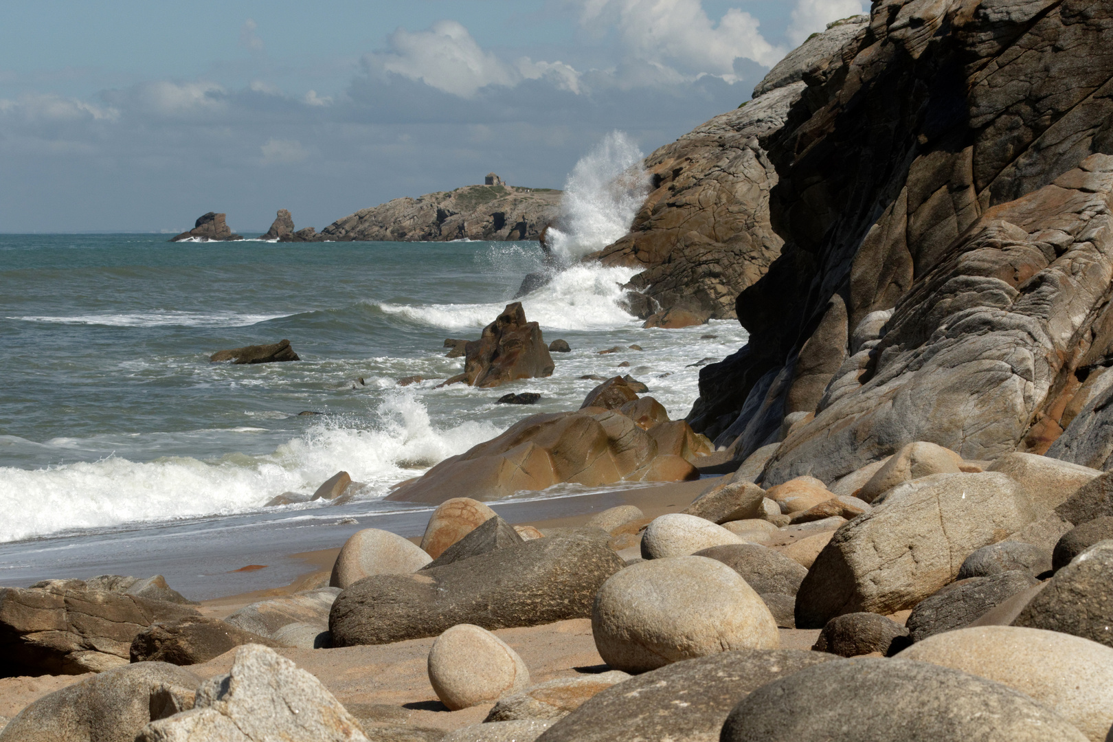 Wildes Meer an der Côte Sauvage