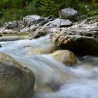 Wildwasser in den Bergen