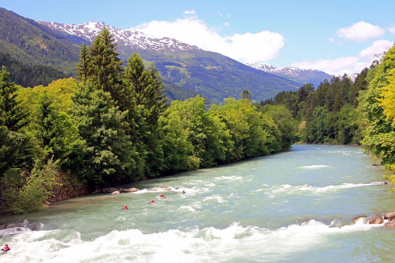 Wildwasser Schwimmer