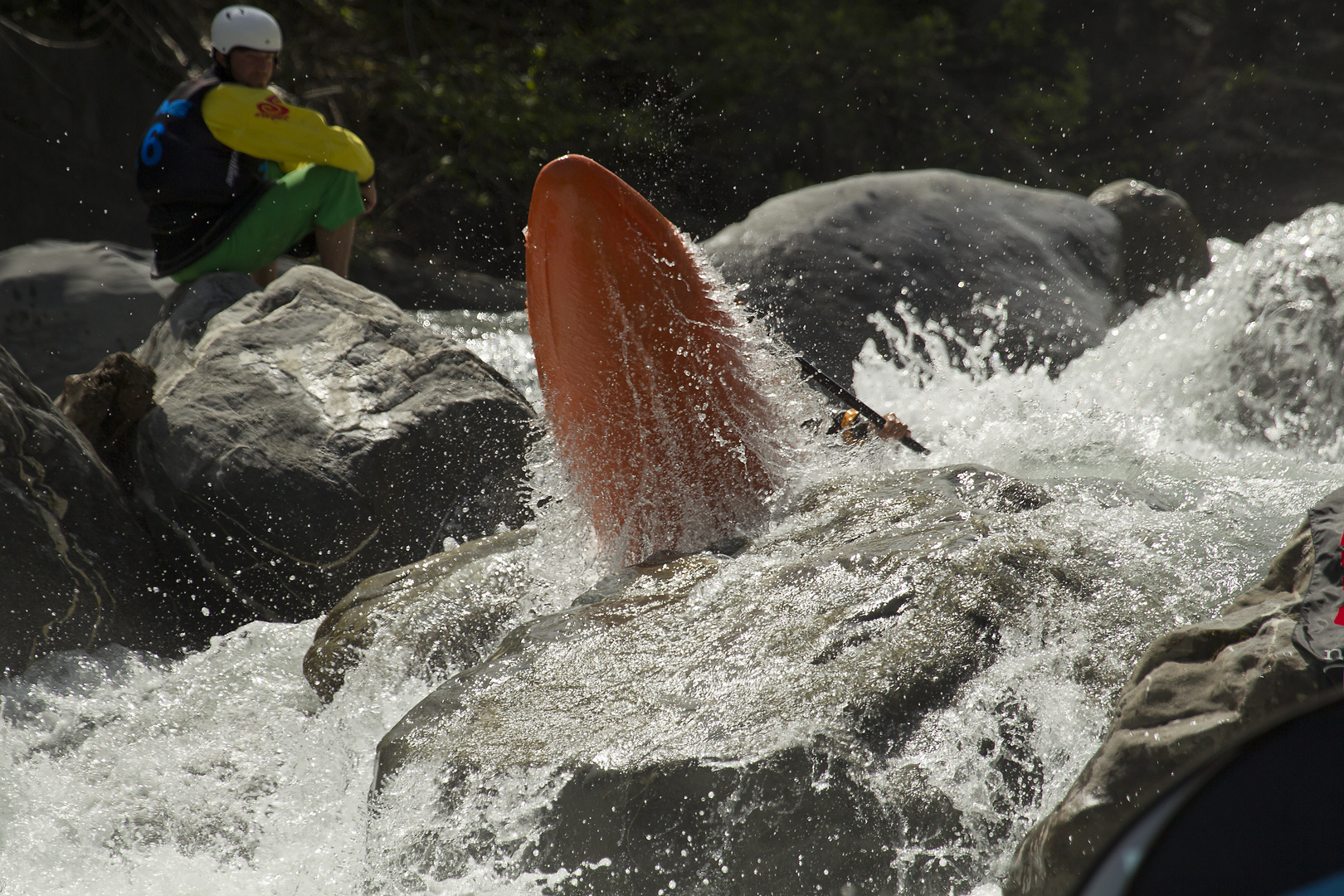 Wildwasseraction im Kanu