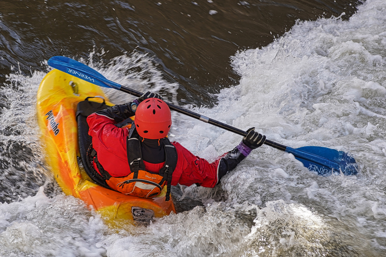 Wildwassertraining in der Leinewelle 1