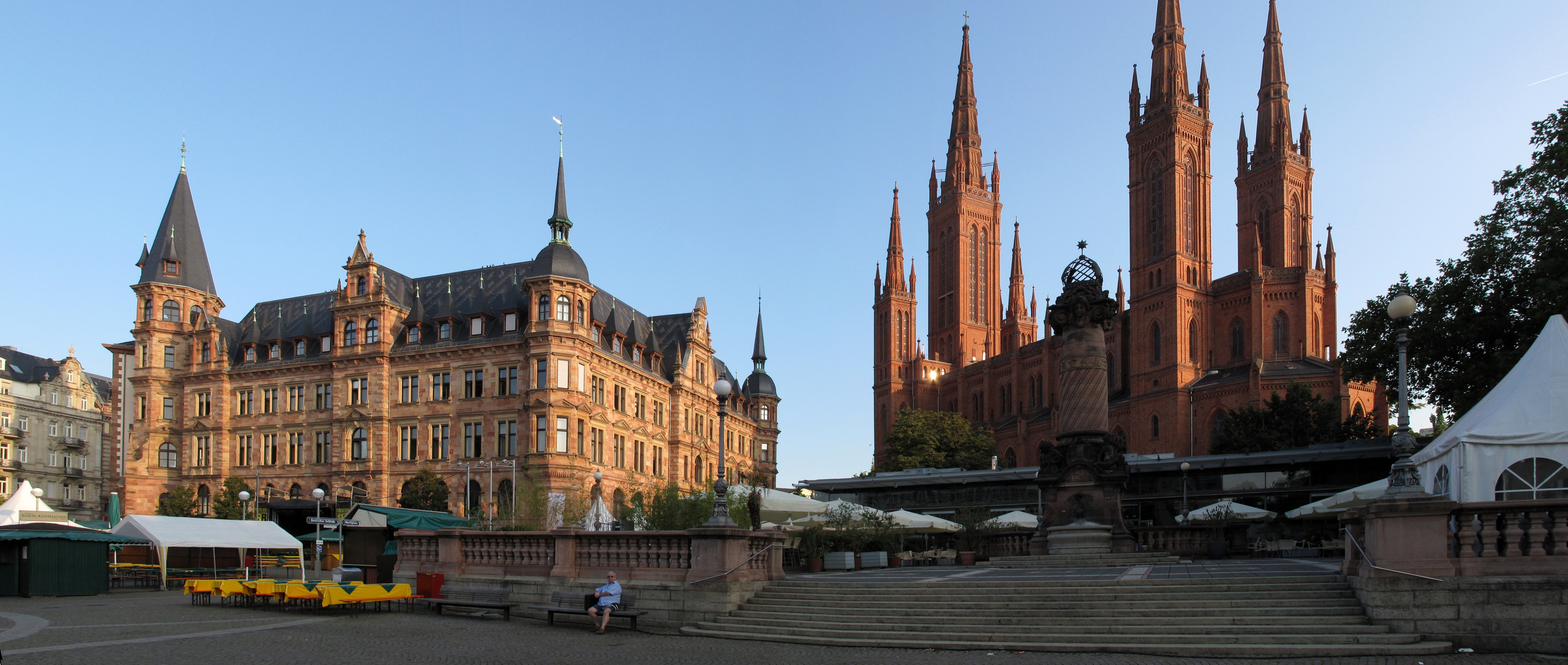 Wilhelmsbau und Marktkirche in Wiesbaden