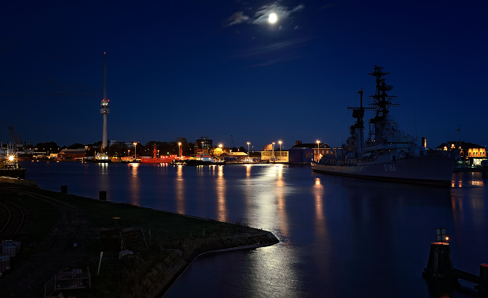 Wilhelmshaven - Blick in den Hafen Tonnenhof