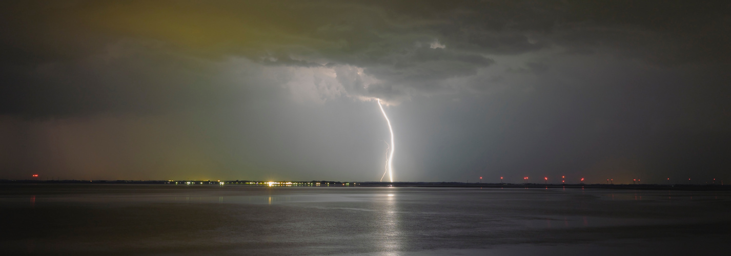 Wilhelmshaven Gewitter im Jadebusen 