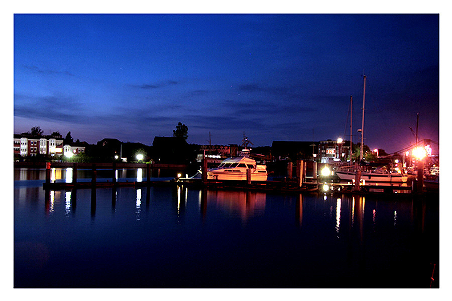 Wilhelmshaven - Hafen bei Nacht