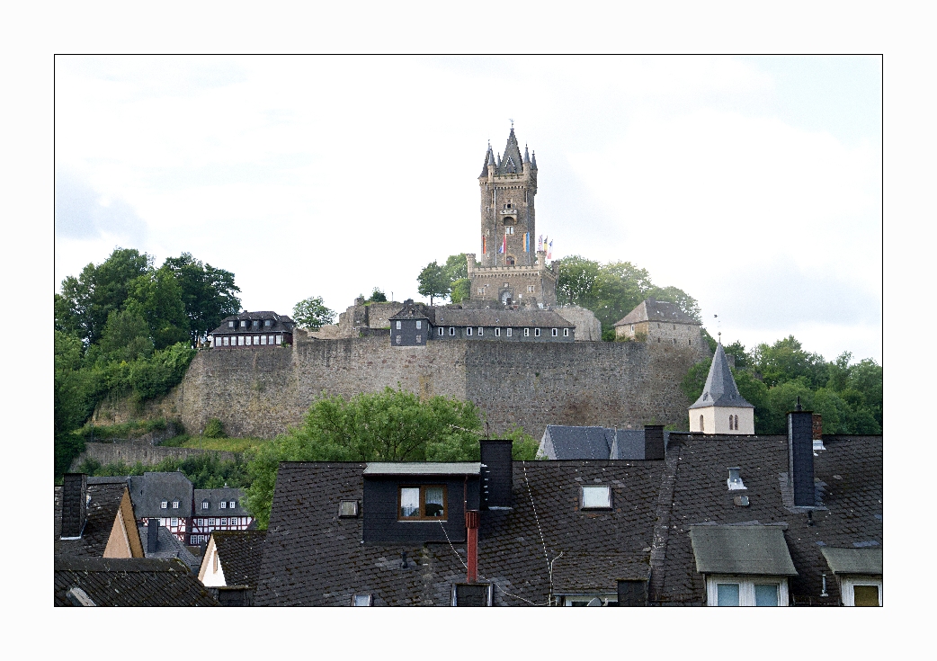 wilhelmsturm mit ruine der ehemaligen  festungsanlage dillenburg