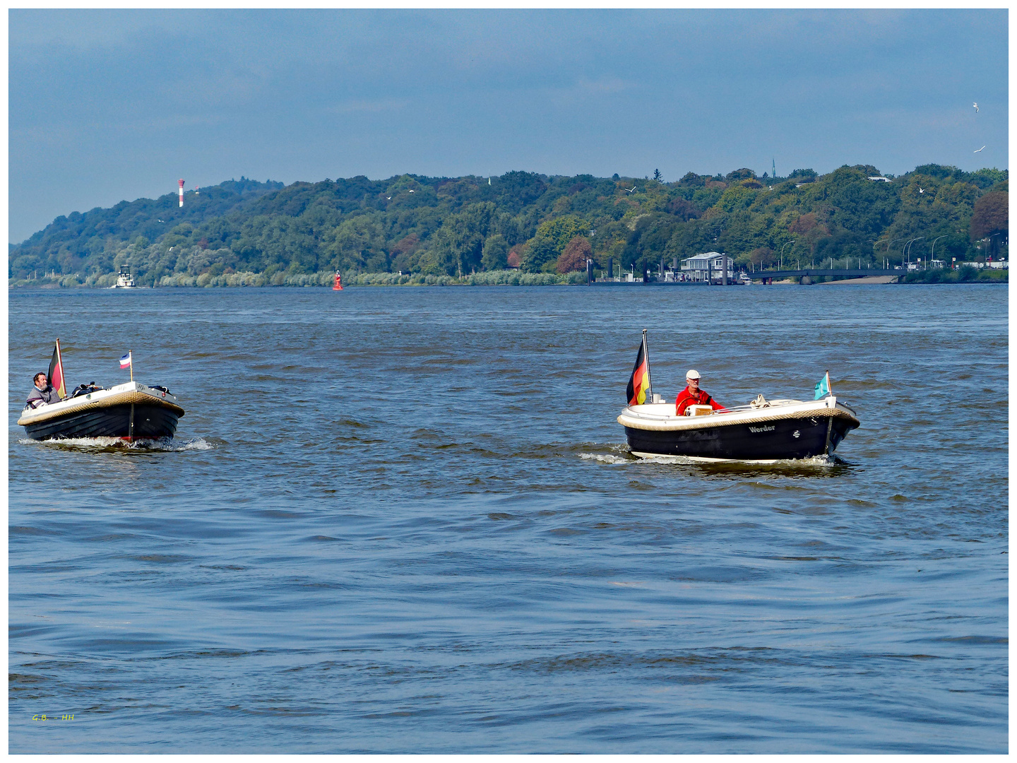 Willem und Hans-Werner auf der Hamburger Elbe.....