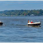 Willem und Hans-Werner auf der Hamburger Elbe.....