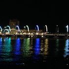 Willemstad Pontonbrücke bei Nacht