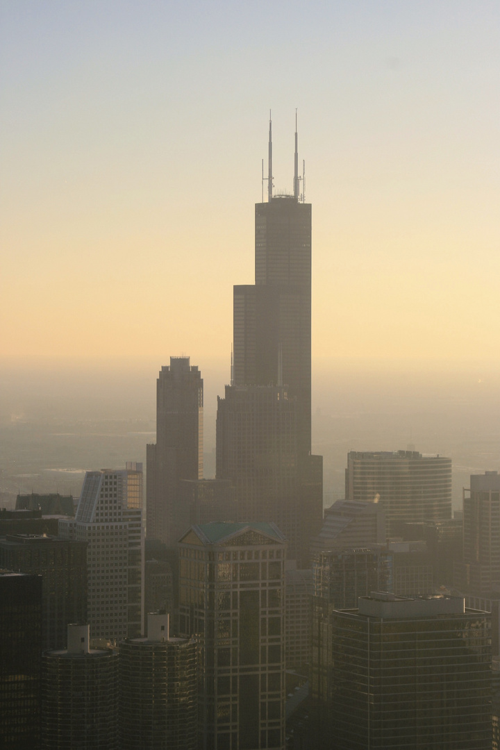 Willis Tower in Chicago im Abendlicht.....