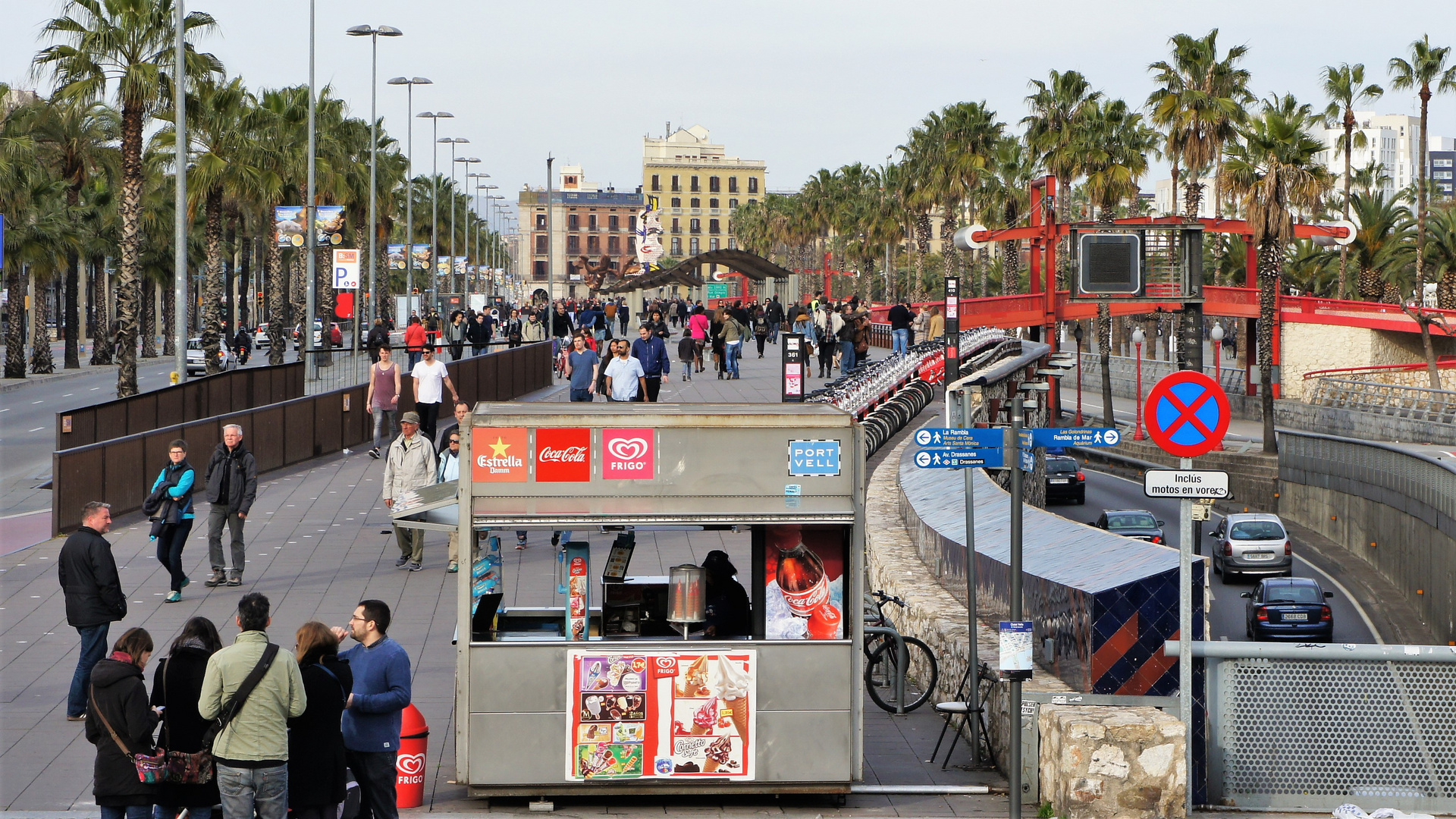 Wimmelbild: Promenade