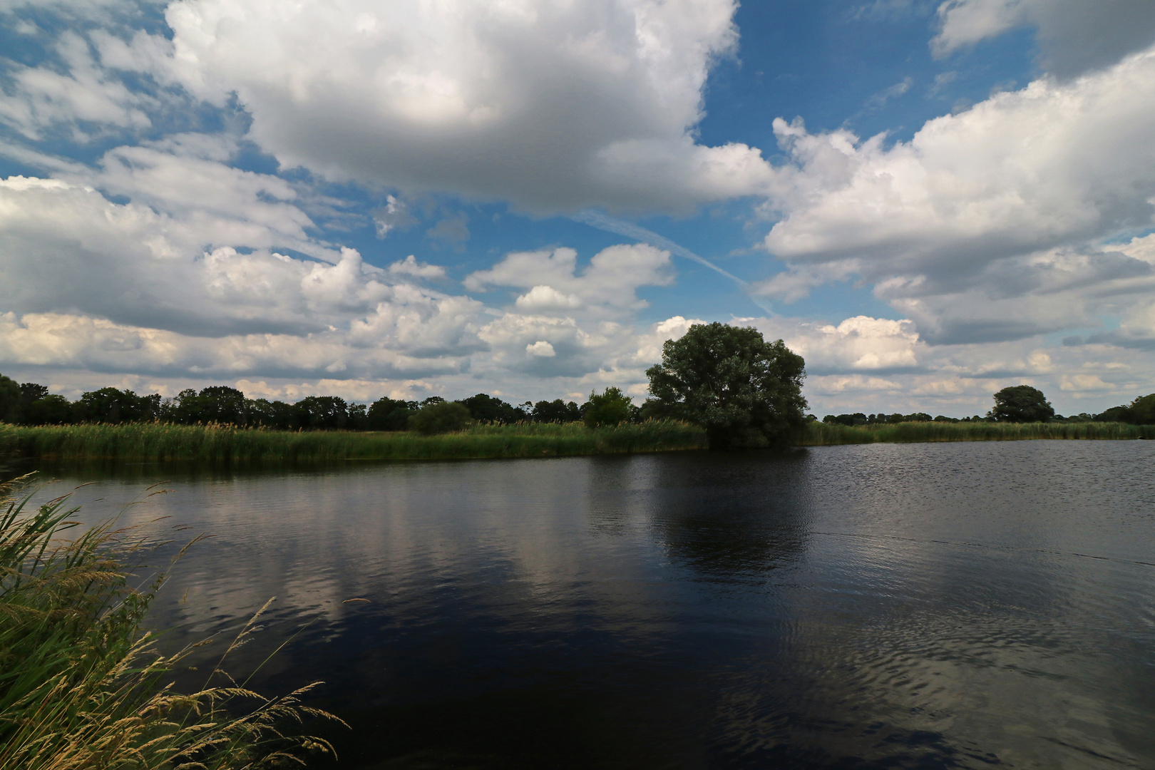 Wind auf dem Wasserspiegel