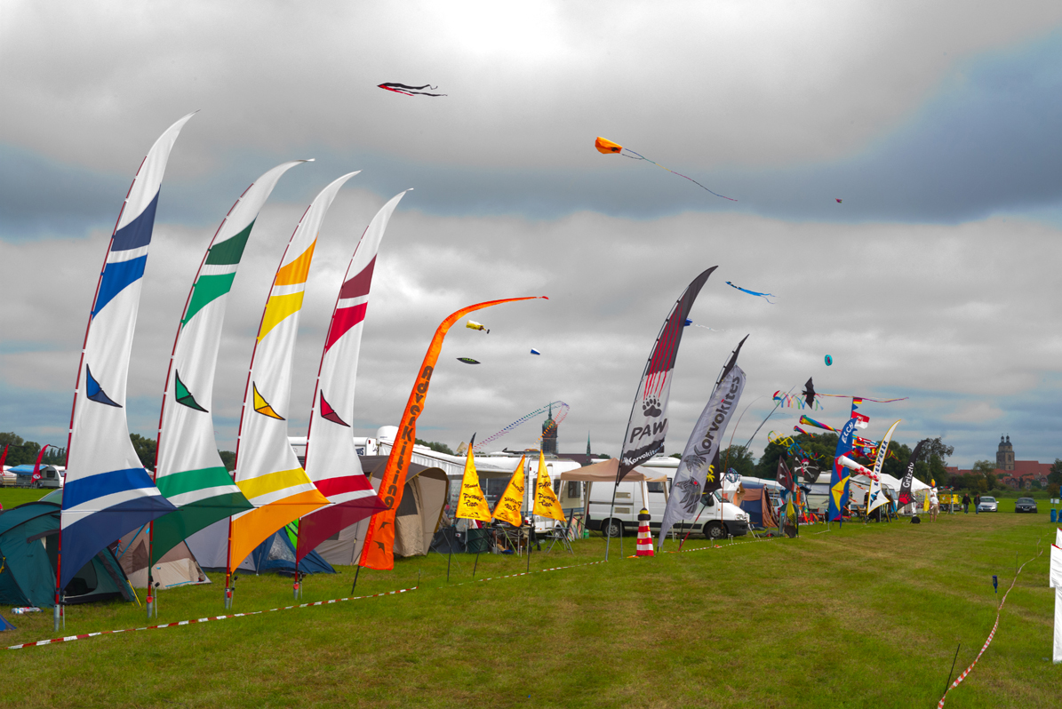 Wind beim Drachenfest vor den Toren der Lutherstadt Wittenberg