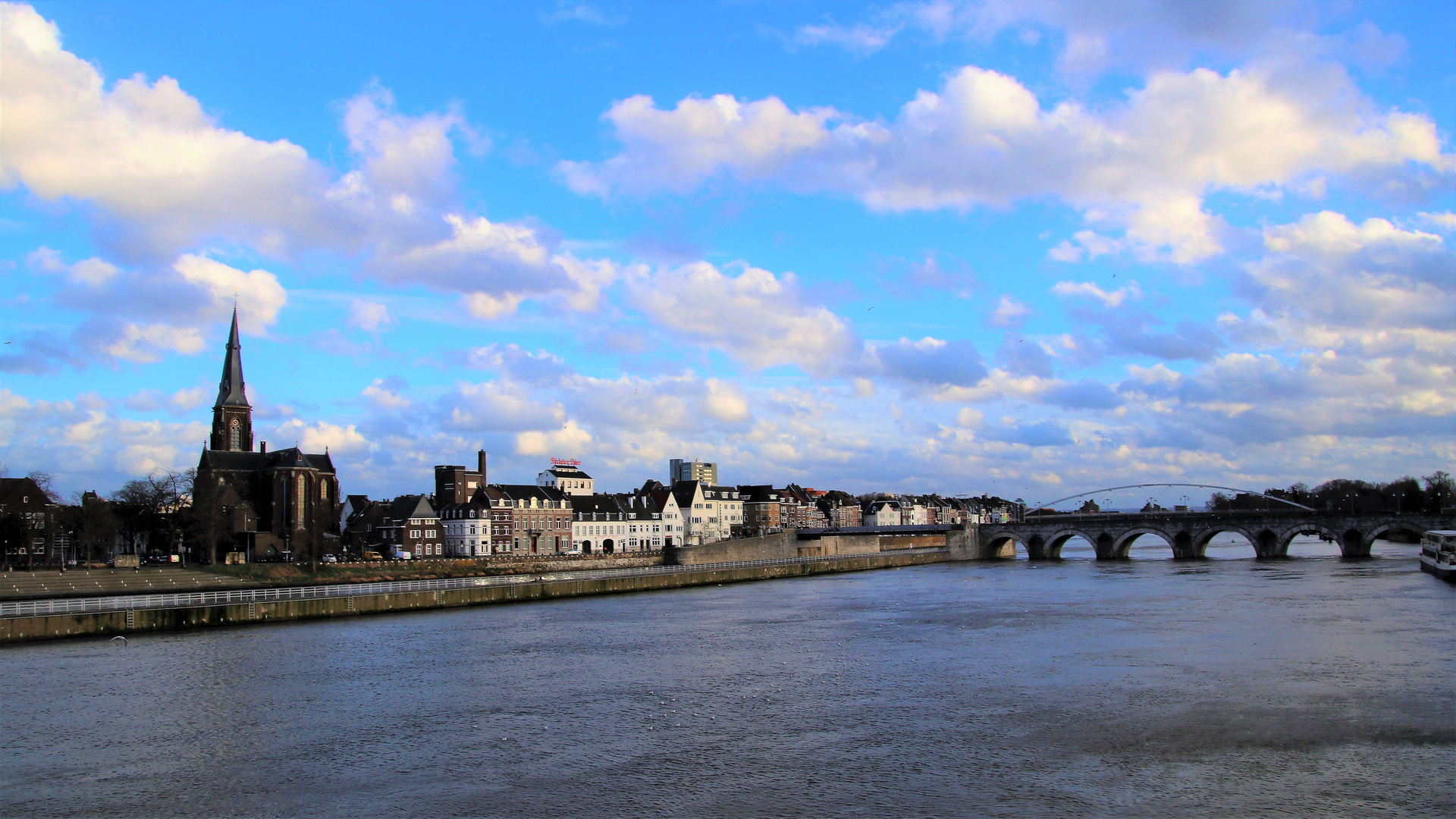 Wind en wolken boven Maastricht