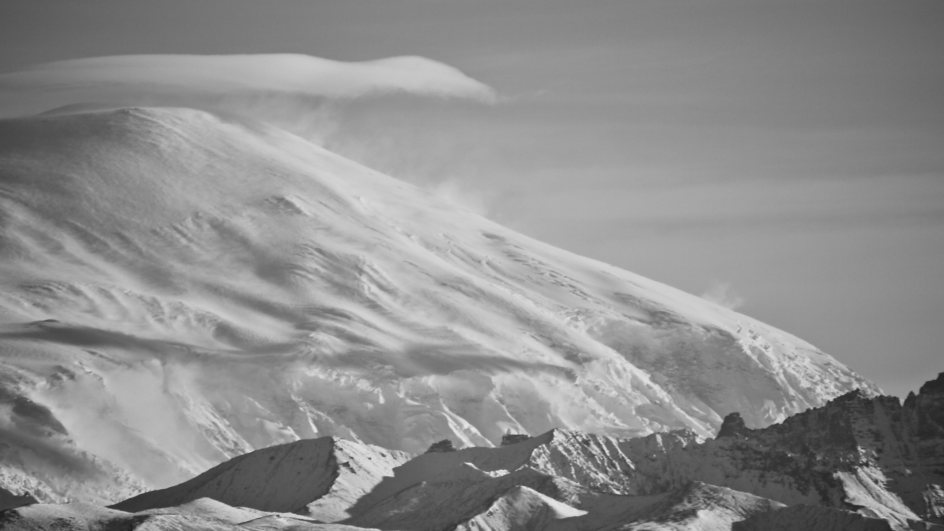 Wind gestallter der Berge