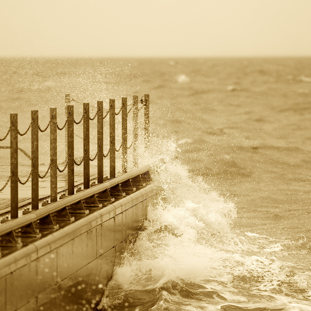 Wind in Wilhelmshaven / Sepia