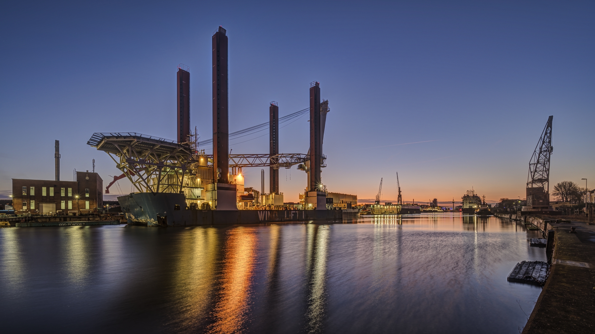 "Wind Lift I" im Kaiserhafen von Bremerhaven