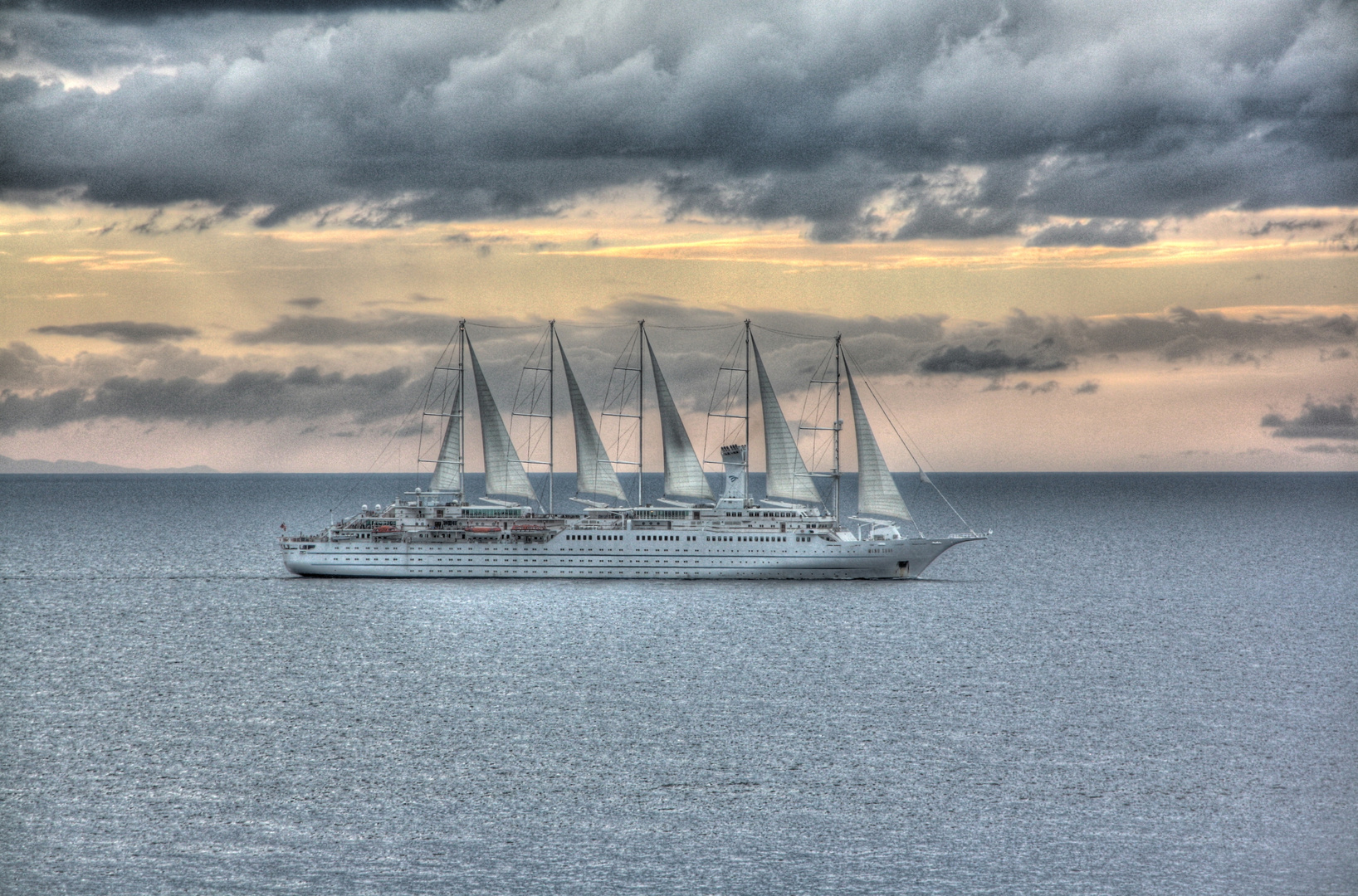 Wind Surf: das größte, moderne Segelschiff der Welt ...