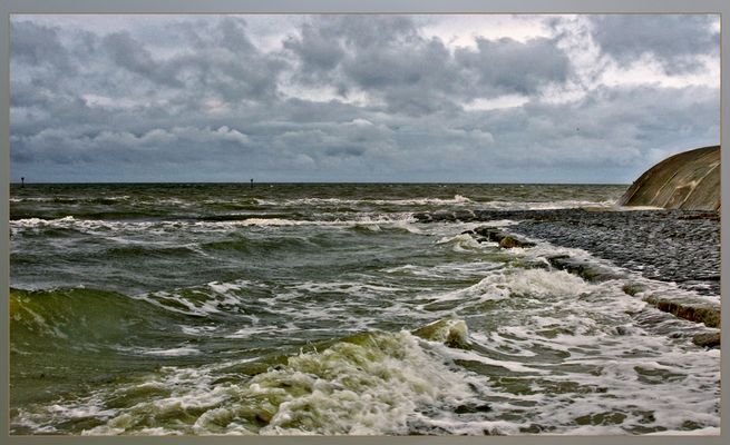 Wind, Wellen und Wolken vor Borkum-