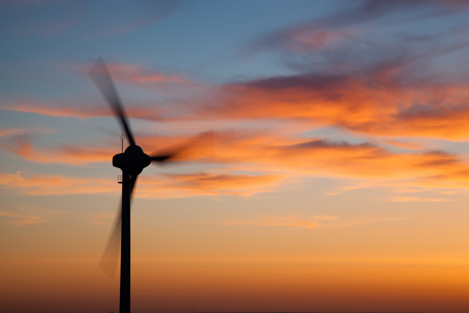 Windenergie bei Sonnenuntergang