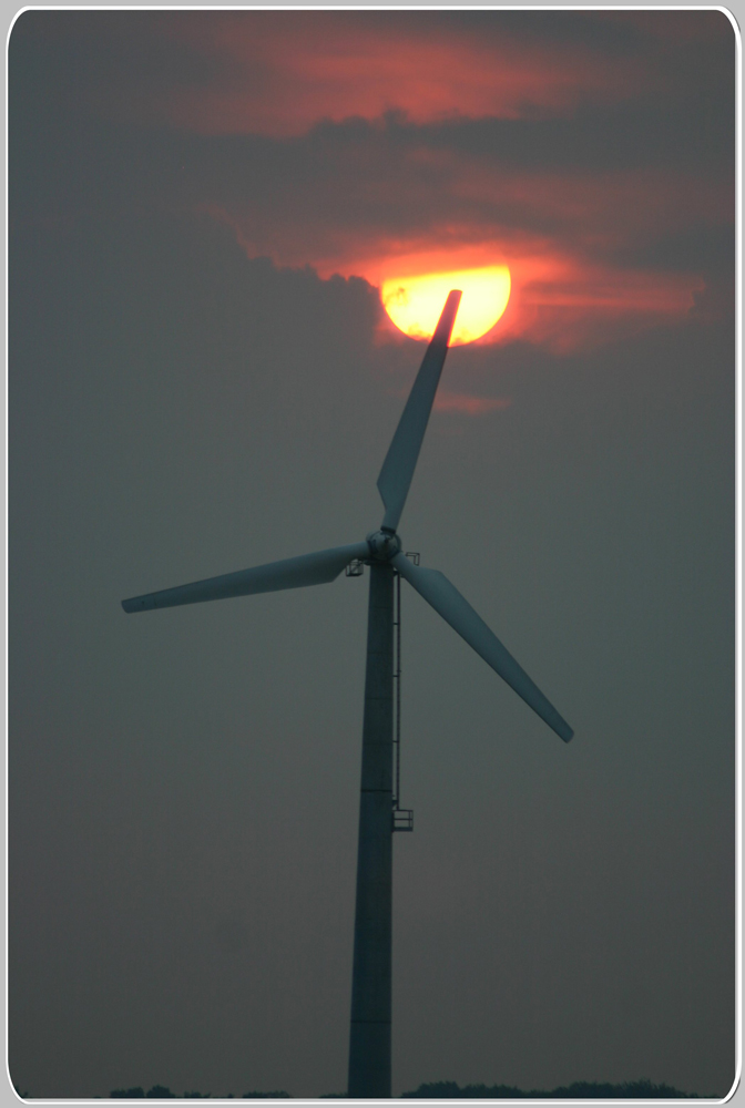 Windenergie trifft Sonnenenergie