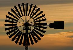 Windenergieturm im Landschaftspark Duisburg-Nord