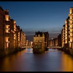 < Windenwärterhaus Hamburg von der Poggenmühlenbrücke>