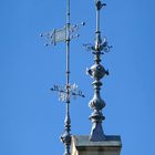 Windfahne und Co. im Blau