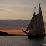 Windjammer bei Sonnenuntergang