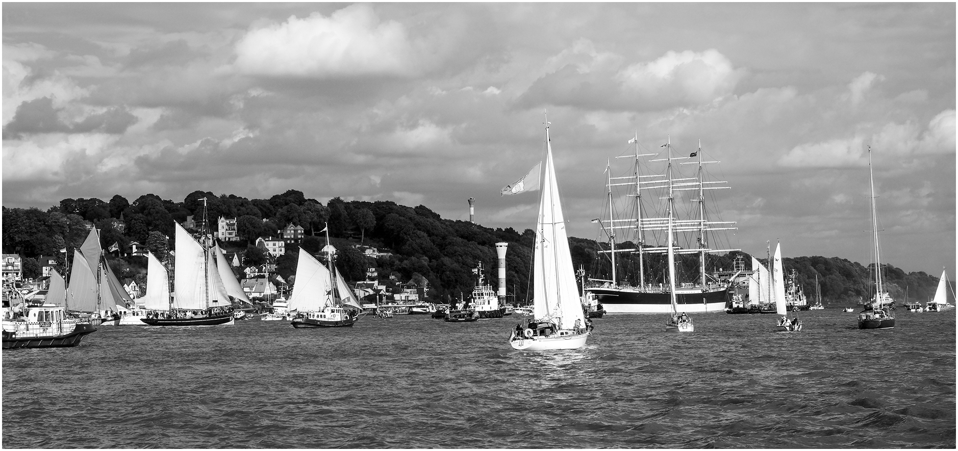 Windjammer Parade auf der Elbe