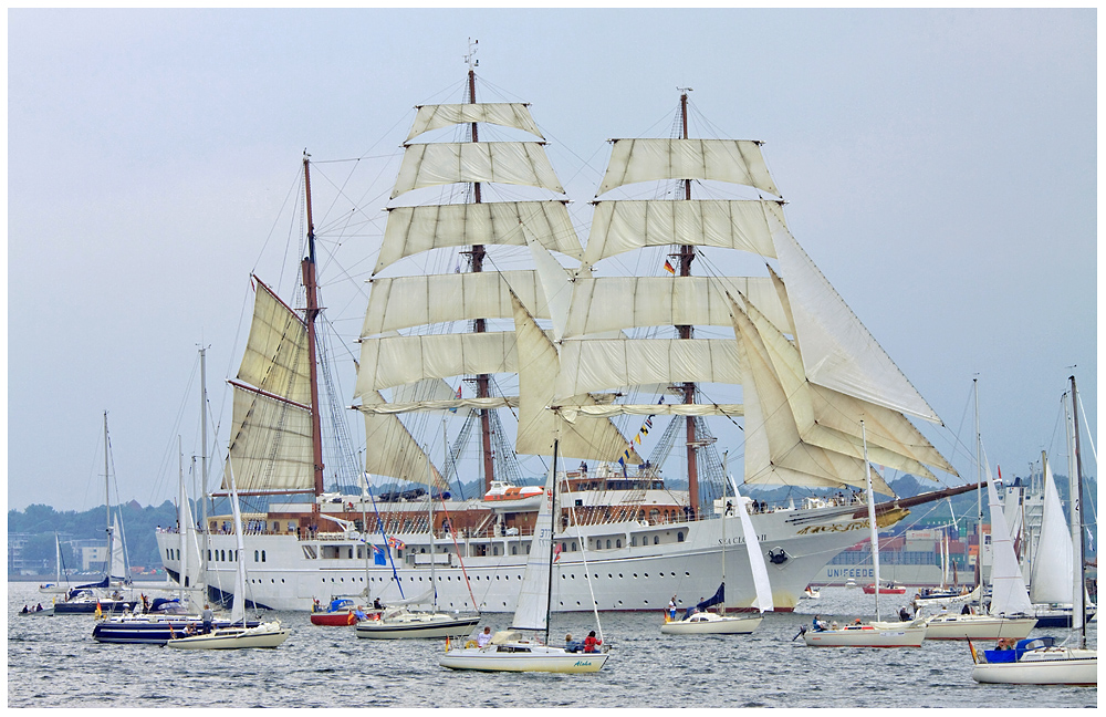 -- Windjammerparade ( 2 ) -- 28.6. Kieler Woche 2014 „Sea Cloud u. die kleinen Bewunderer"