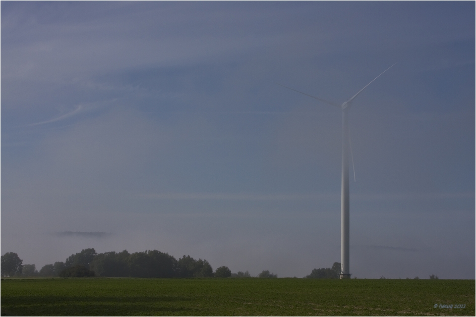 Windkaft im Nebel