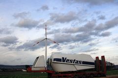 Windkraft 4 Die nesten Windrähder sind im Aufbau