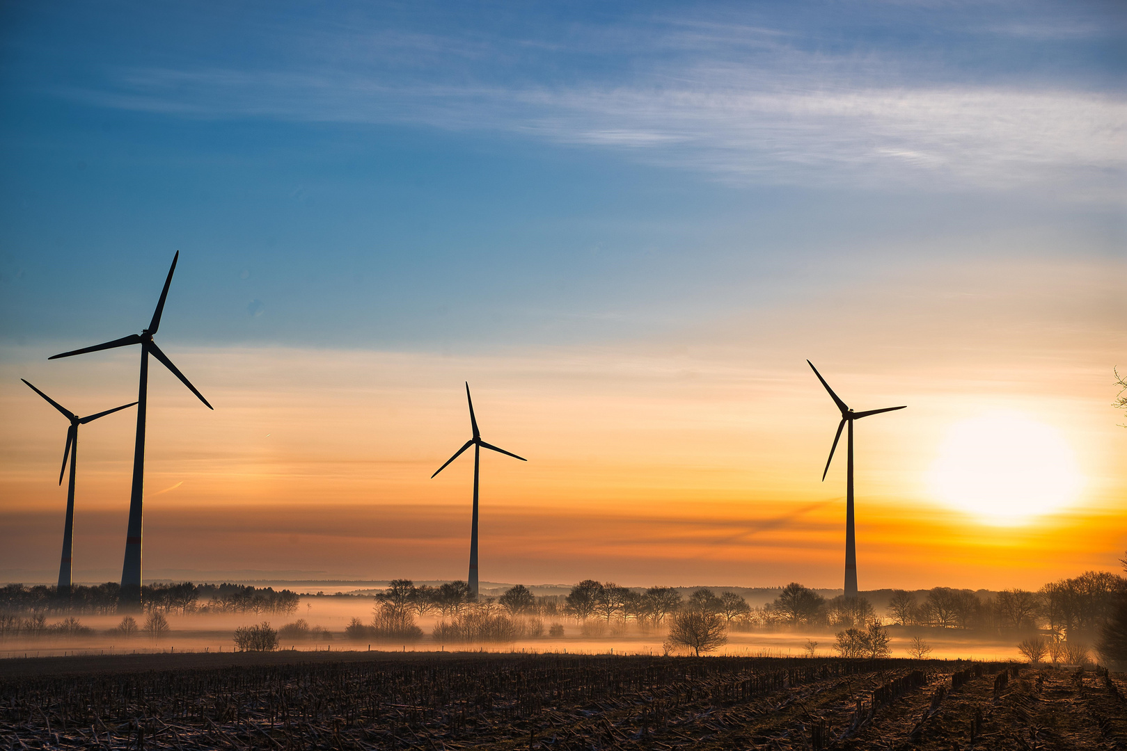 Windkraft im Nebel