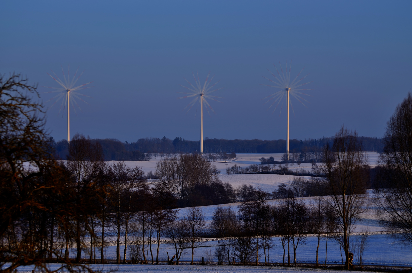 Windkraft in der Abenddämmerung