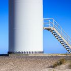 Windkraftanlage am Hafen von Hvide Sande