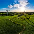 Windkrafträder am Abend